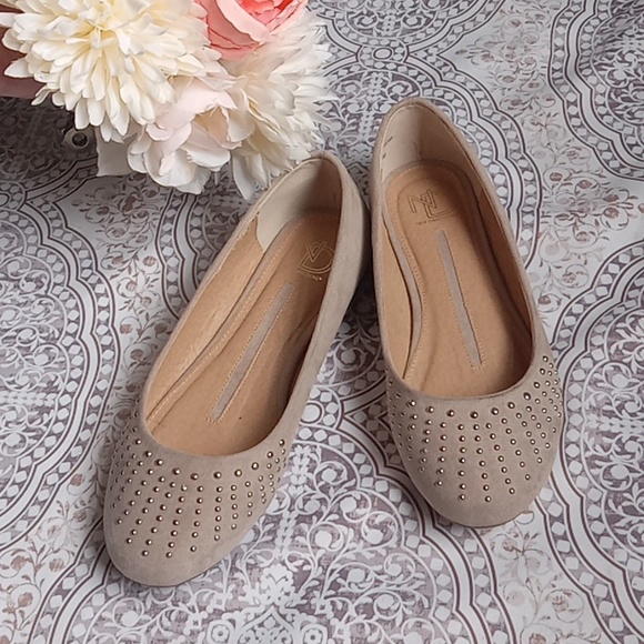 NWOT New Directions studded flats - Picture 10 of 15